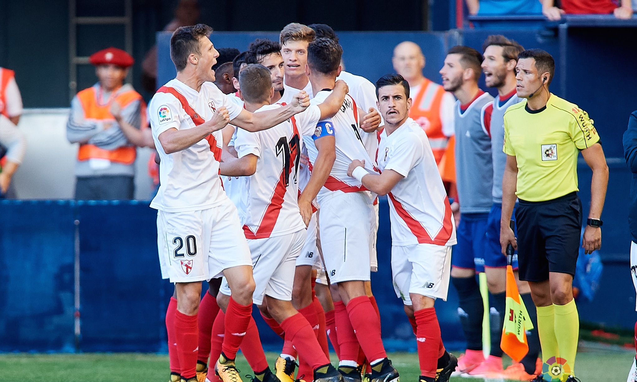 El filial celebra el gol del empate en El Sadar