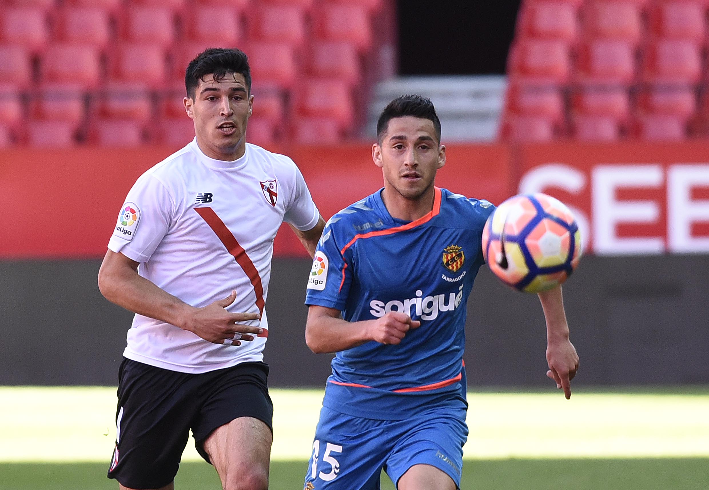 Diego González del Sevilla Atlético ante el Gimnastic