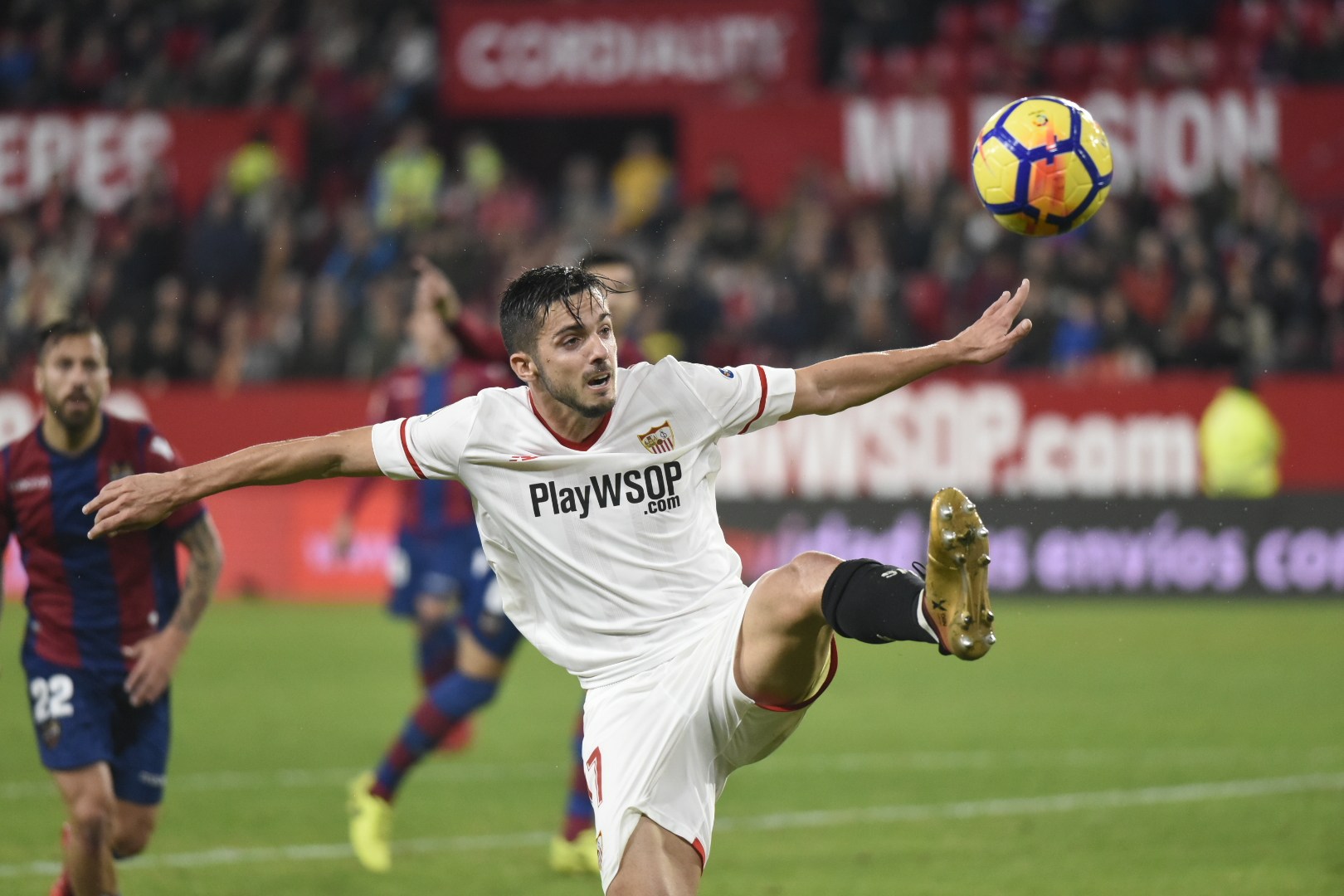 Sarabia del Sevilla FC ante el Levante UD