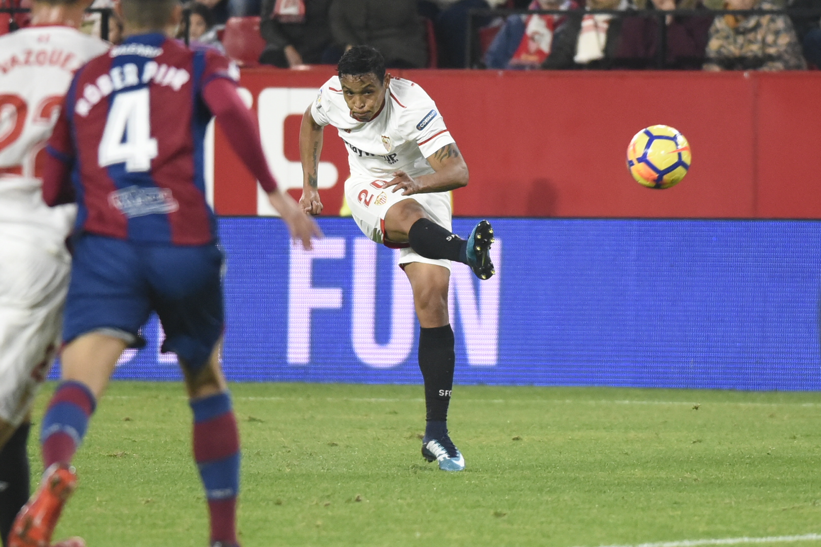 Muriel del Sevilla FC ante el Levante UD