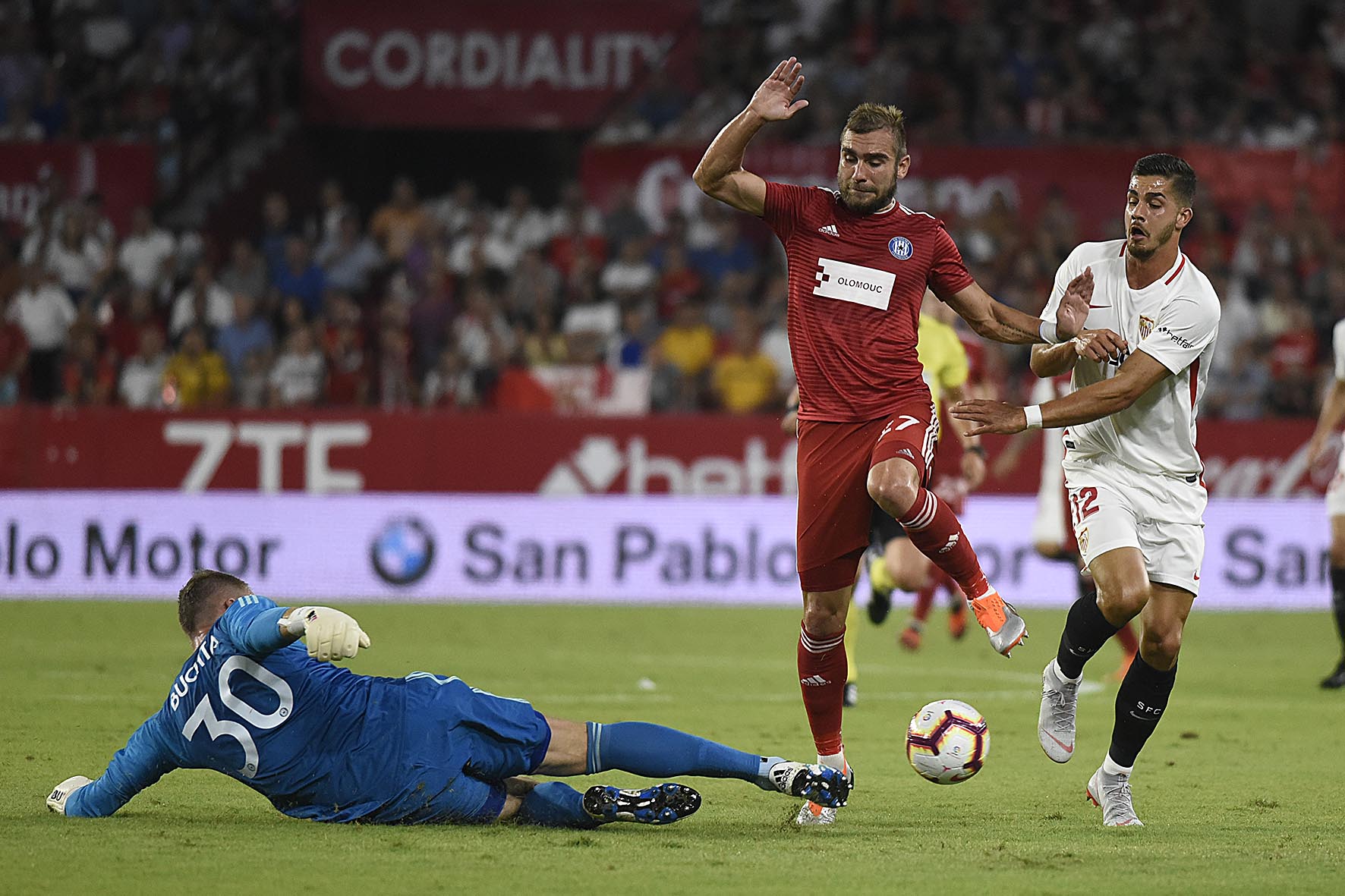 André Silva del Sevilla FC ante el Sigma Olomouc