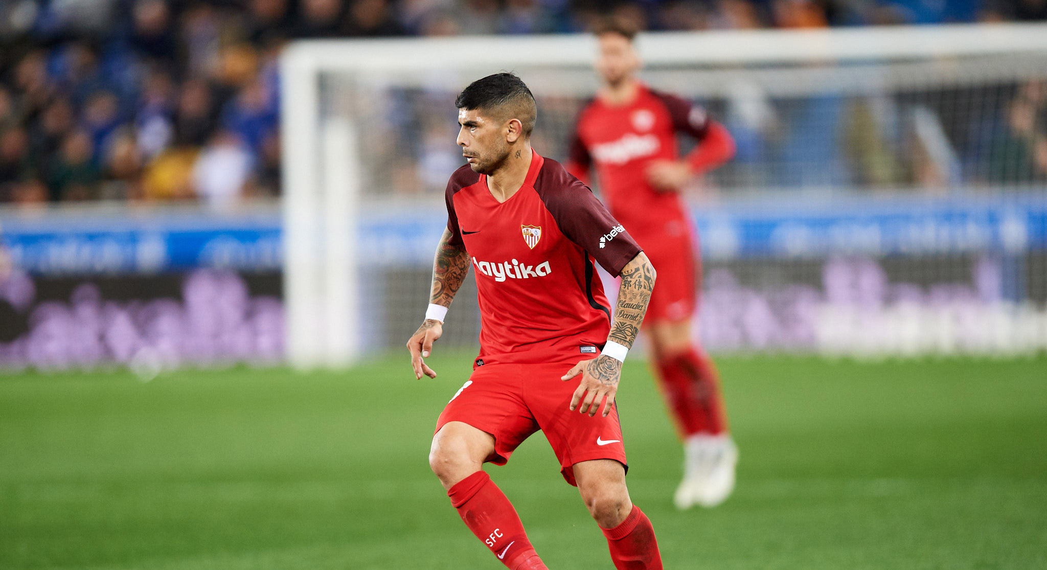 Ever Banega frente al Alavés