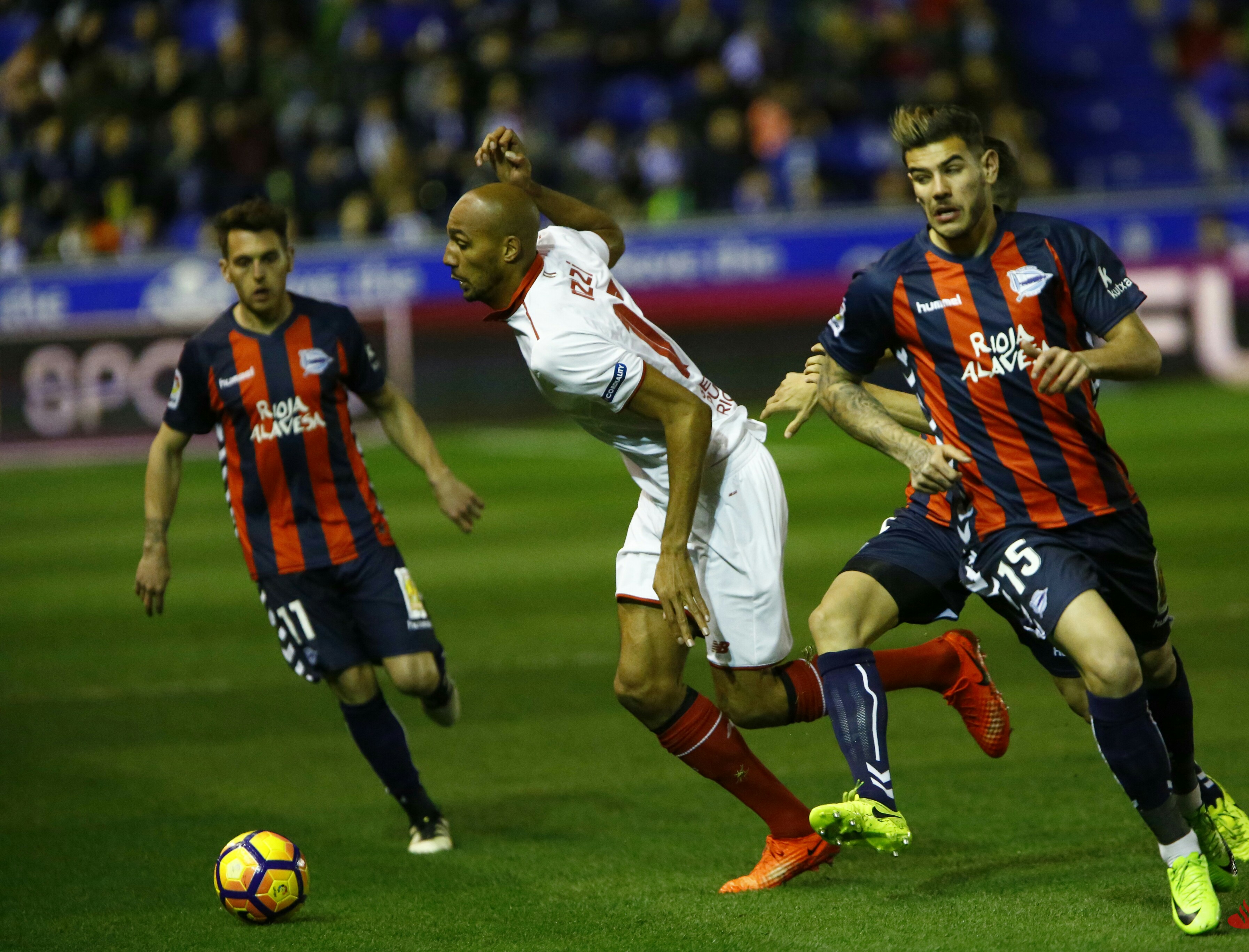 Nzonzi at Alavés-Sevilla FC