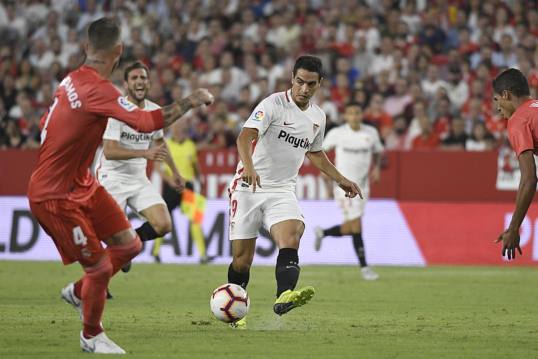 Ben Yedder del Sevilla FC ante el Real Madrid