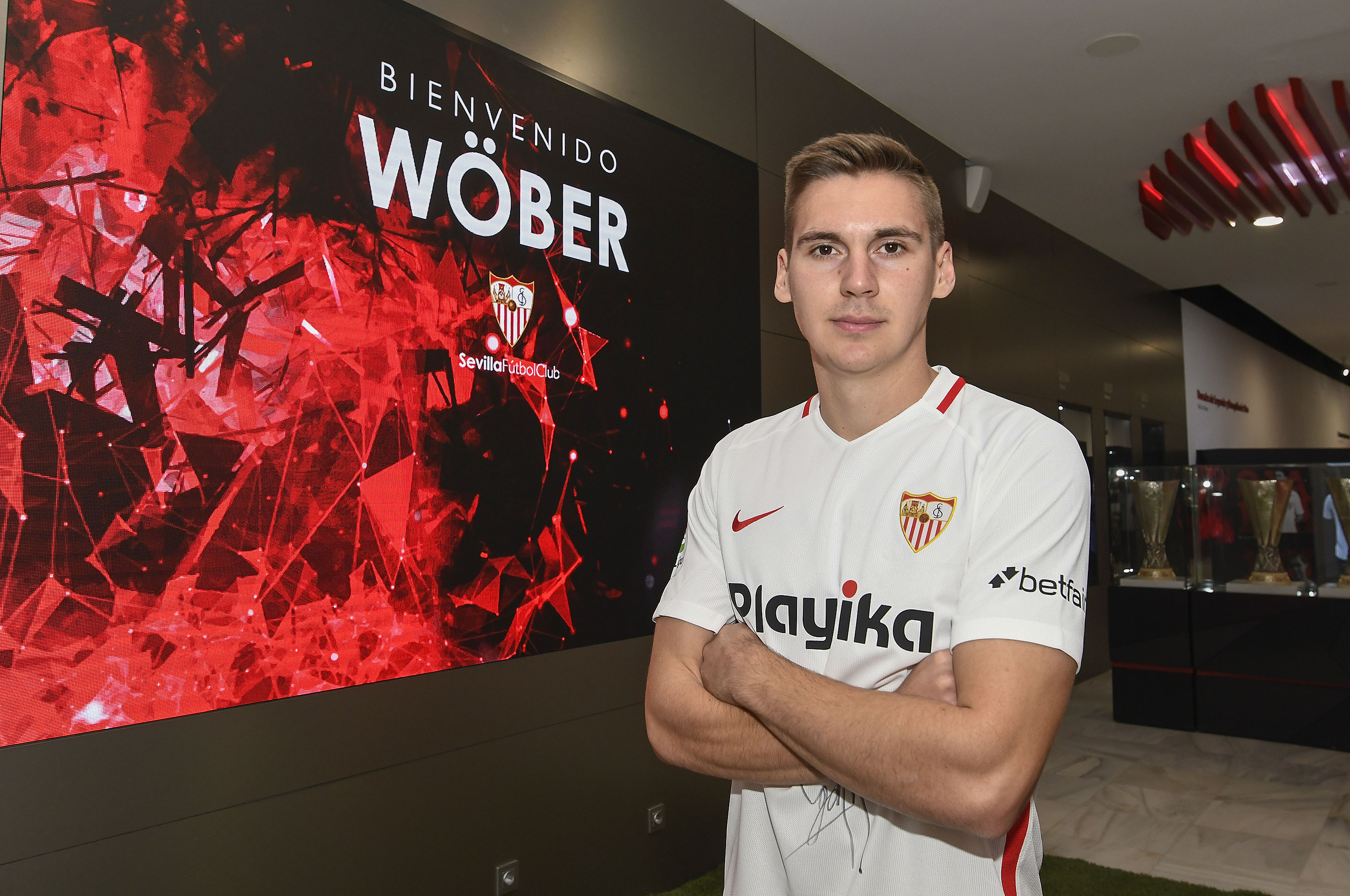 Max Wöber durante su presentación