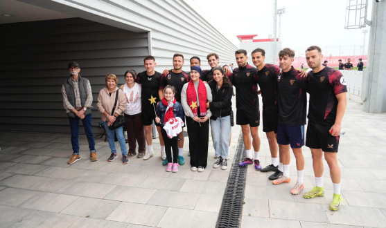 La visita a la plantilla de Saray y Estrella.