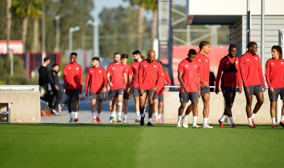 Primer entrenamiento de la semana en el Sevilla FC